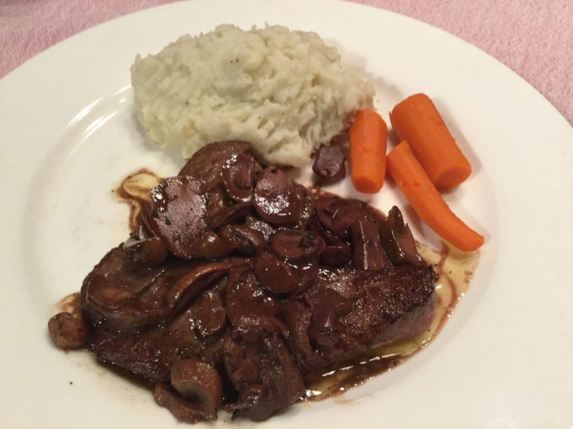 Steak de chevreuil aux champignons