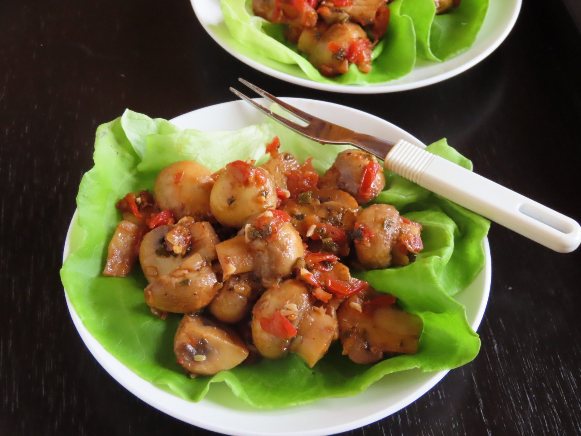 Champignons marinés au tomate