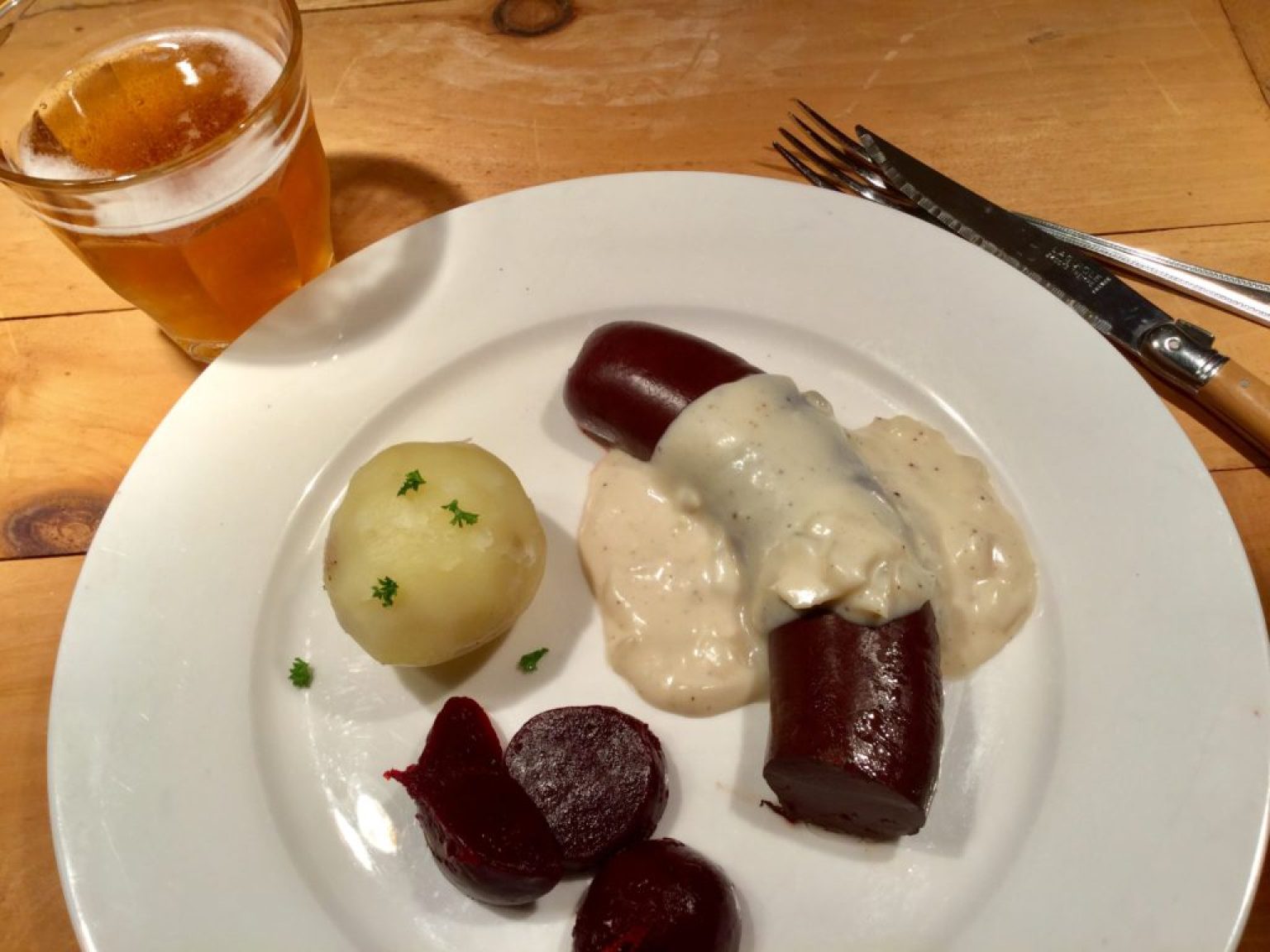Boudin en sauce béchamel aux oignons