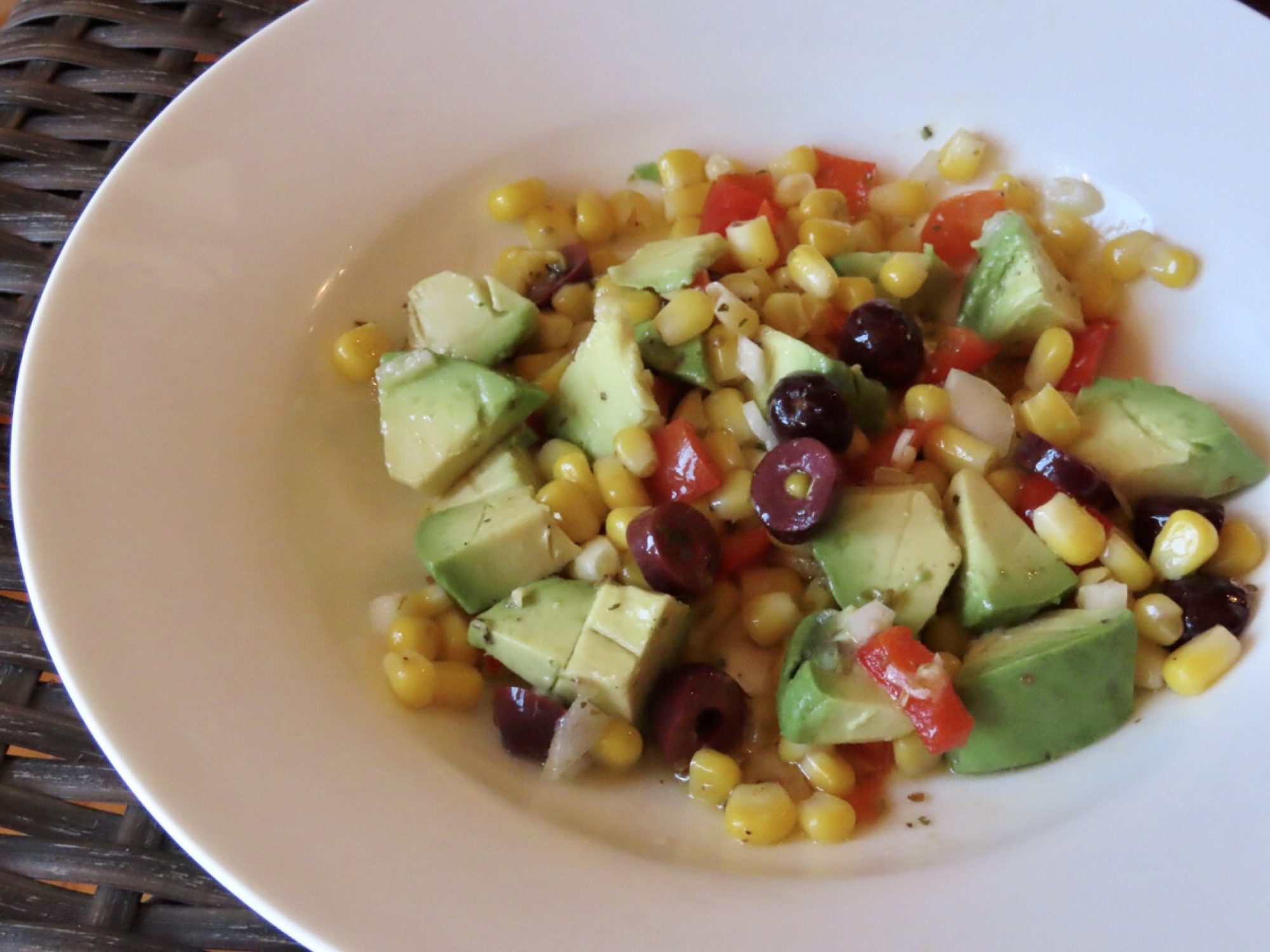 Salade californienne de maïs et d'avocat